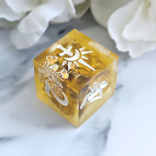 Load image into Gallery viewer, THE SWARMKEEPER&#39;S HOARD - Single d6

