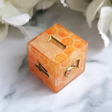 Load image into Gallery viewer, HONEY &amp; HIVE - Single d6
