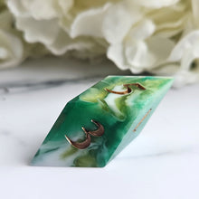Load image into Gallery viewer, MOSS AGATE - Single Rhombic d6
