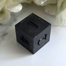 Load image into Gallery viewer, VICTORIAN MOURNING - Single d6
